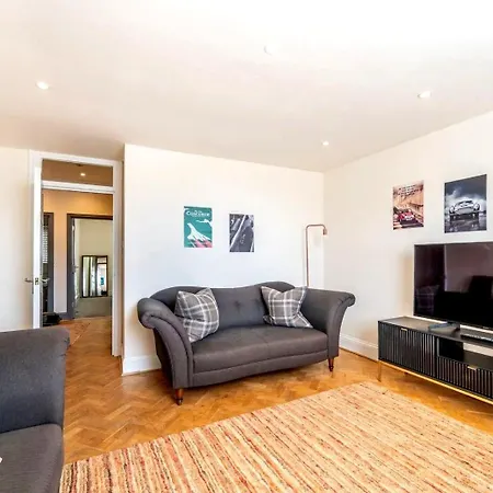 Moderne Et Bien Situe A باريس